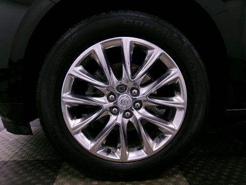 Used 2021 Buick Enclave Essence image 18