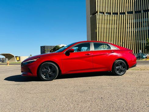 Used 2023 Hyundai Elantra SEL FWD image 5