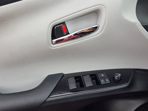 Used 2020 Toyota Prius L Eco FWD image 27
