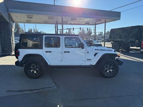 Used 2018 Jeep Wrangler Unlimited Rubicon w/ Uconnect 4C Nav & Sound Group image 4