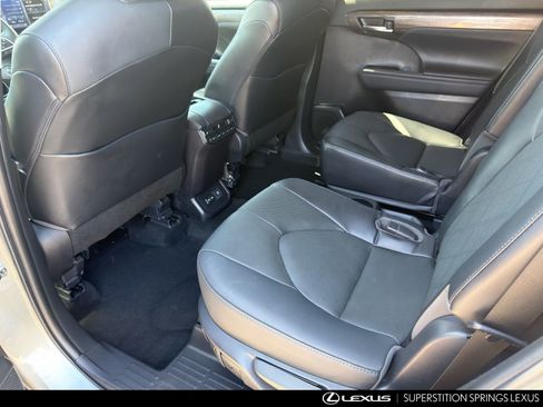 Used 2022 Toyota Highlander Platinum FWD image 28