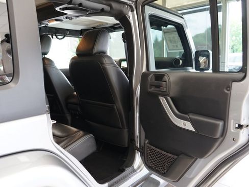 Used 2014 Jeep Wrangler Unlimited Sahara w/ Dual Top Group AWD/4WD image 45