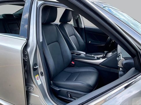 Used 2018 Lexus IS 300 AWD w/ Premium Package image 9