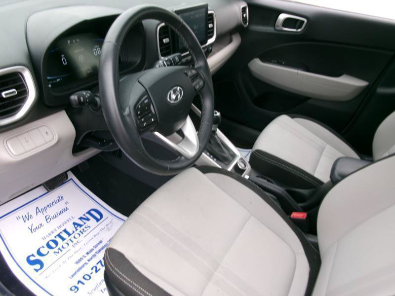 Used 2025 Hyundai Venue SEL FWD image 12