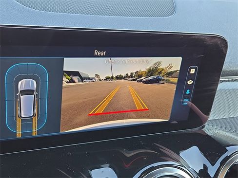 New 2024 Mercedes-Benz GLB 250 4MATIC image 14