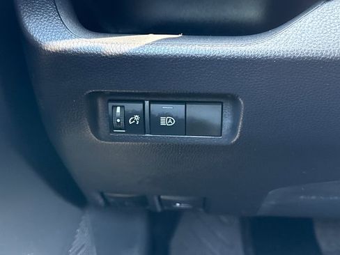 Used 2025 Toyota RAV4 XLE AWD/4WD image 36
