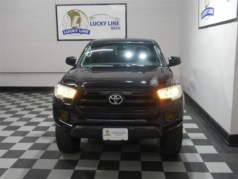 Used 2017 Toyota Tacoma SR image 3