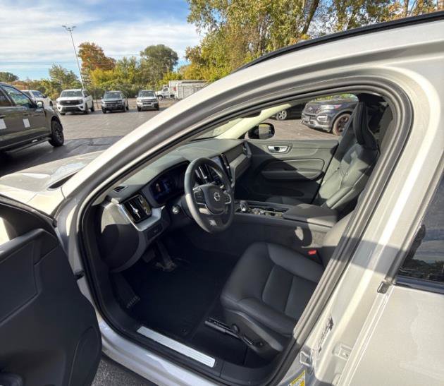 Used 2024 Volvo XC60 B5 Core w/ Climate Package AWD/4WD image 6