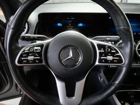 Used 2022 Mercedes-Benz GLB 250 4MATIC image 23