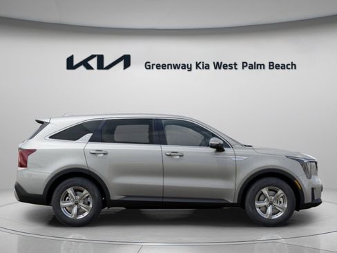New 2026 Kia Sorento LX FWD image 9