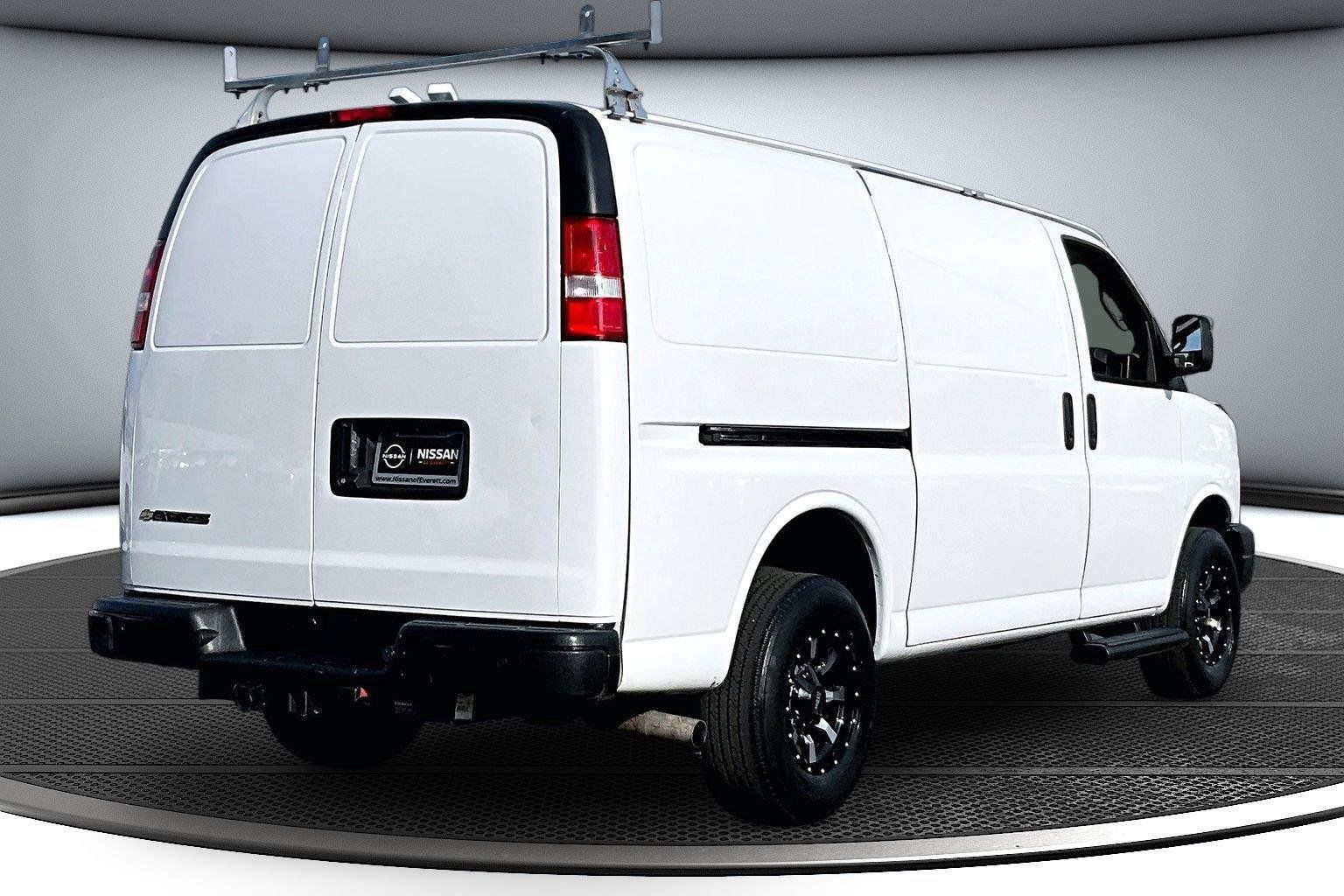 Used 2021 Chevrolet Express 3500 w/ Driver Convenience Package RWD image 7