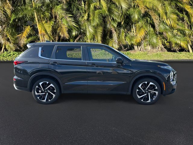 Used 2024 Mitsubishi Outlander SE FWD image 3