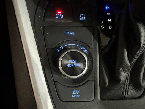 Used 2020 Toyota RAV4 XLE w/ Convenience Package AWD/4WD image 15
