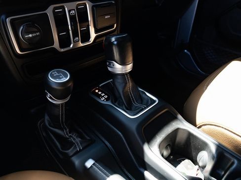 Used 2020 Jeep Gladiator Overland image 20