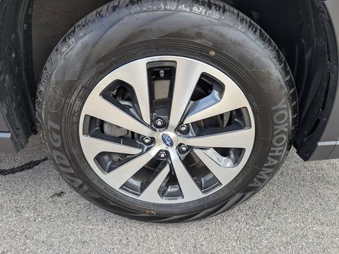 Used 2024 Subaru Outback Premium AWD/4WD image 12