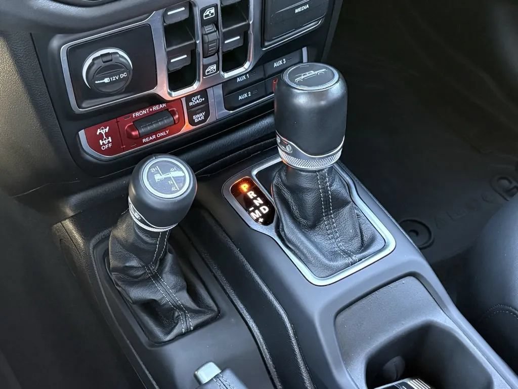 Used 2024 Jeep Gladiator Rubicon AWD/4WD image 32