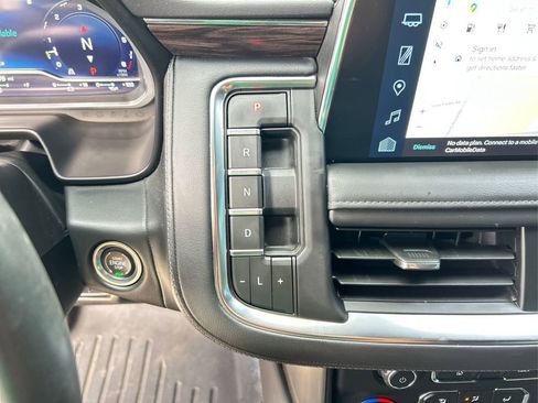 Used 2023 Chevrolet Suburban LT w/ Luxury Package image 26