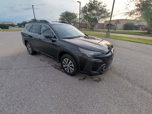 Used 2024 Subaru Outback Premium AWD/4WD image 1