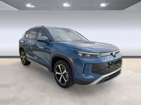 New 2025 Volkswagen Tiguan SE image 6