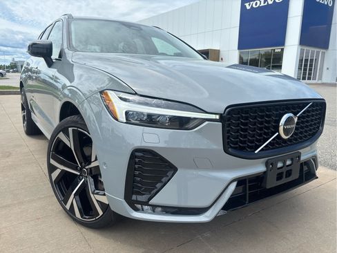 Used 2025 Volvo XC60 B5 Plus w/ Protection Package Premier AWD/4WD image 4