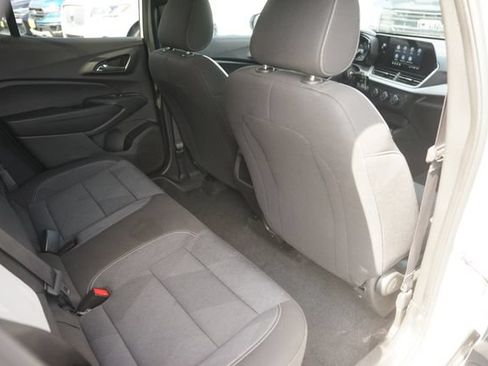 Used 2025 Chevrolet Trax LS w/ LS Convenience Package FWD image 14