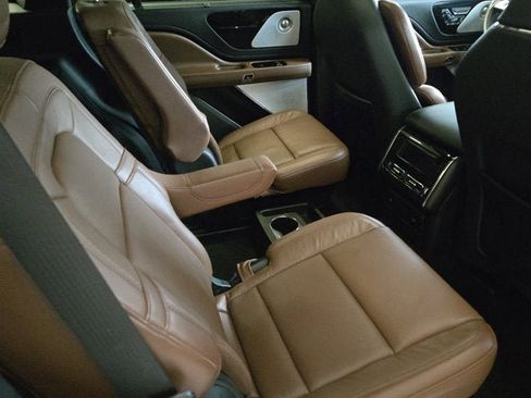 Used 2024 Lincoln Aviator Reserve w/ Equipment Group 201A image 9