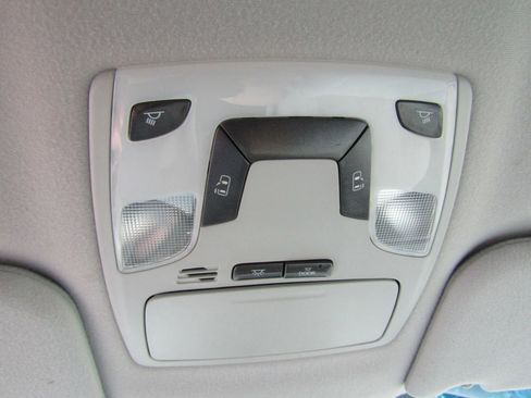 Used 2013 Toyota Sienna LE w/ Towing Pkg FWD image 37