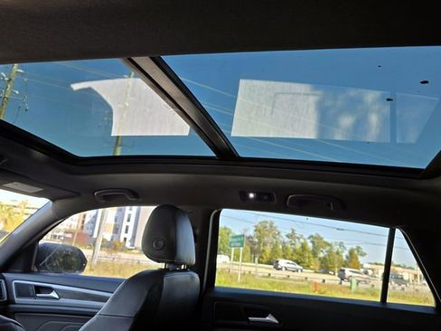 Certified 2022 Volkswagen Atlas Cross Sport SE w/ Panoramic Sunroof Package image 23