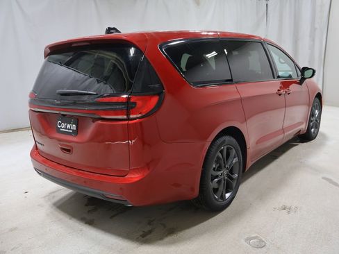 New 2026 Chrysler Pacifica Select image 7