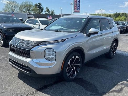 Used 2022 Mitsubishi Outlander ES AWD/4WD image 3