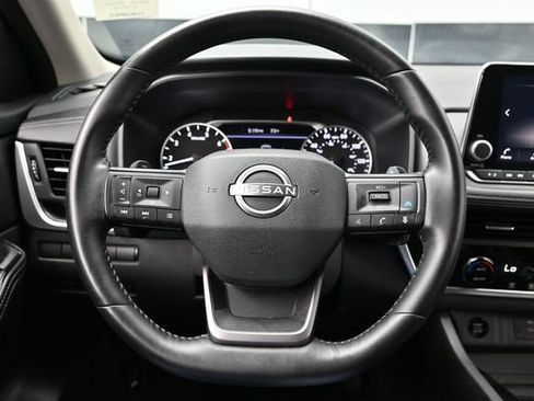 Used 2025 Nissan Rogue SV FWD image 25