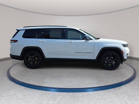Certified 2023 Jeep Grand Cherokee L Laredo AWD/4WD image 4