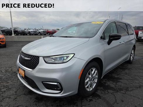 Certified 2024 Chrysler Pacifica Touring-L FWD image 1