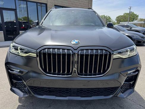 Used 2022 BMW X7 xDrive40i w/ M Sport Package AWD/4WD image 2