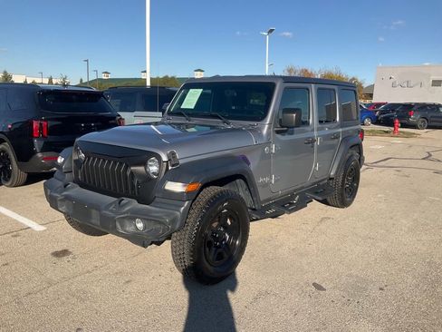 Used 2020 Jeep Wrangler Unlimited Sport S image 3