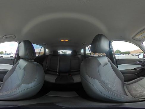 Used 2025 Chevrolet Trax LT FWD image 40
