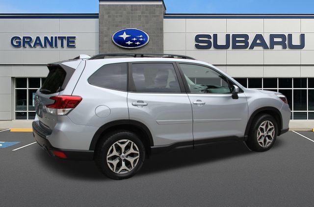 Used 2019 Subaru Forester Premium w/ All-Weather Package AWD/4WD image 11