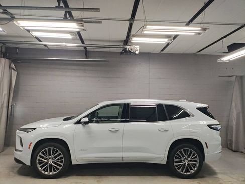 New 2026 Buick Enclave Avenir w/ Super Cruise Package AWD/4WD image 17