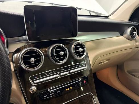Used 2019 Mercedes-Benz GLC 300 image 19