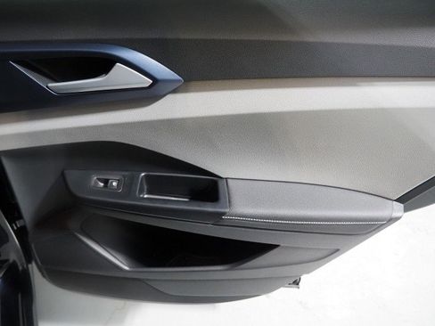 Used 2024 Volkswagen Taos SE image 54