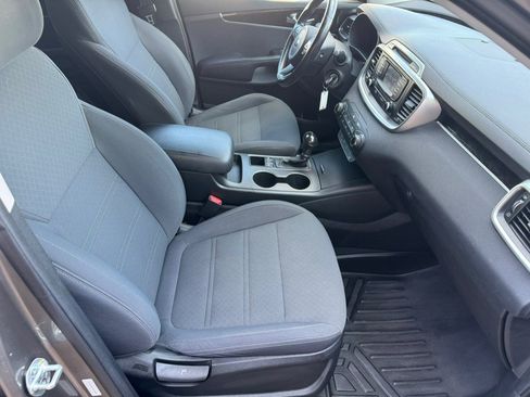 Used 2016 Kia Sorento AWD w/ LX Convenience Package image 28