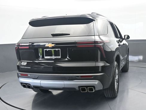 Used 2025 Chevrolet Traverse LT FWD image 5
