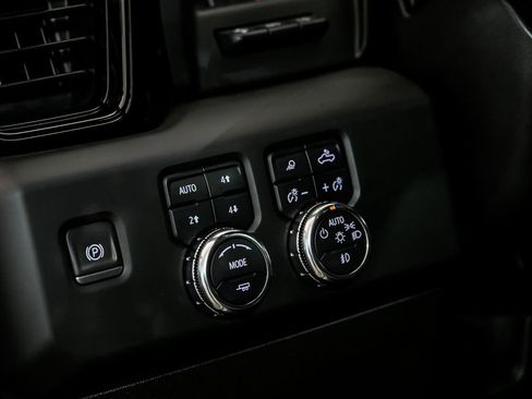 Used 2024 GMC Sierra 2500 AT4X w/ AT4X AEV Edition image 18