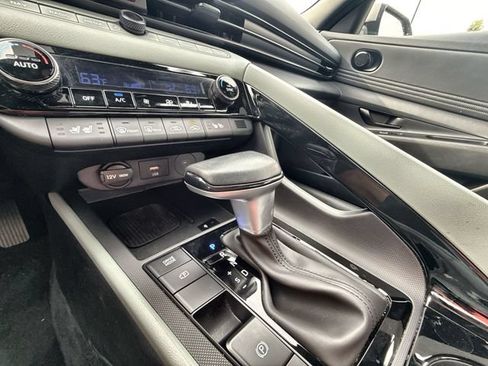 Used 2025 Hyundai Elantra Limited FWD image 20