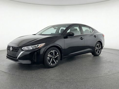 Used 2025 Nissan Sentra SV image 3