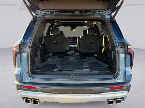 Used 2025 Chevrolet Traverse LT w/ Sun and Wheel Package image 19