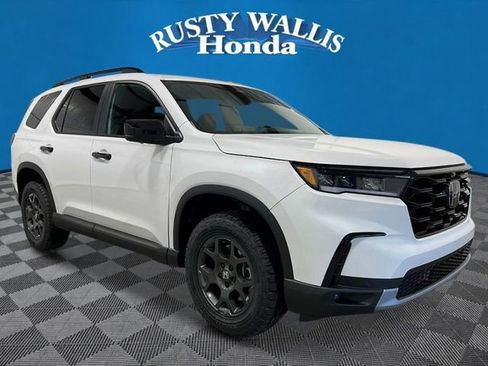 New 2025 Honda Pilot TrailSport image 1