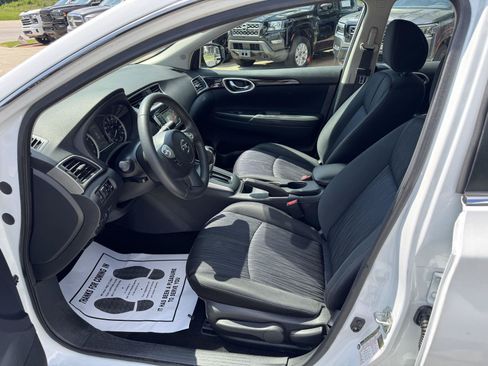 Used 2017 Nissan Sentra SV FWD image 2