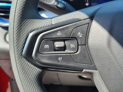 Used 2025 Chevrolet Trax LT FWD image 25