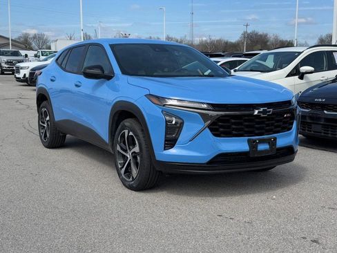 Used 2024 Chevrolet Trax RS w/ Driver Confidence Package image 2